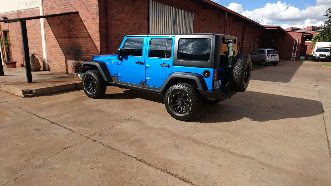 RockRage ULTIMA ROCK SLIDERS for Wrangler JKU - 4DR