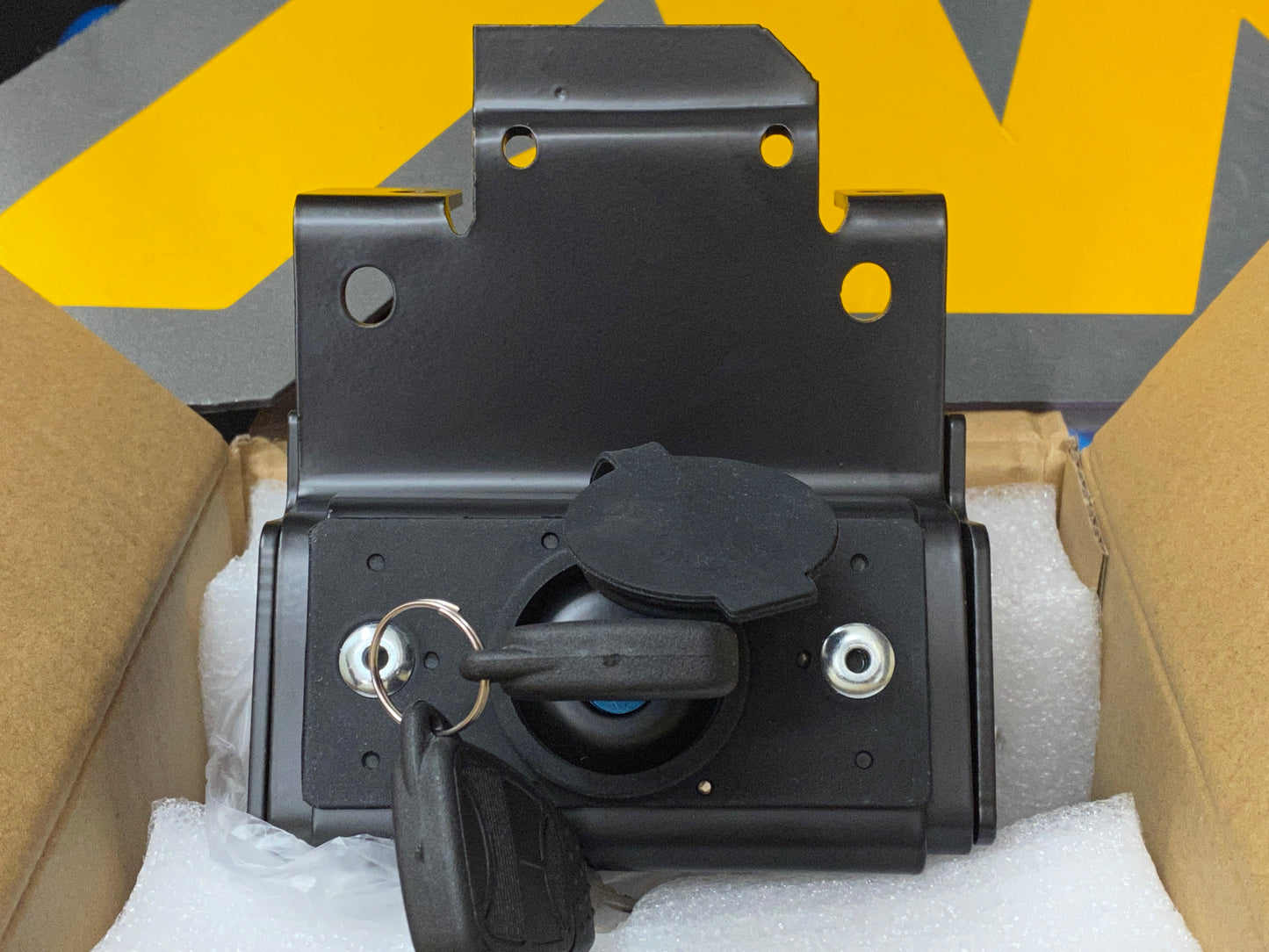 Central Bonnet Lock with Keys for Wrangler JK JKU