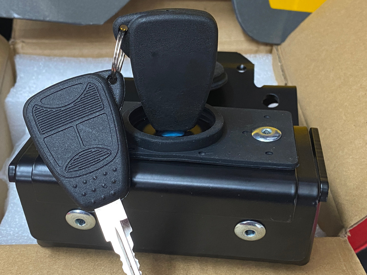 Central Bonnet Lock with Keys for Wrangler JK JKU